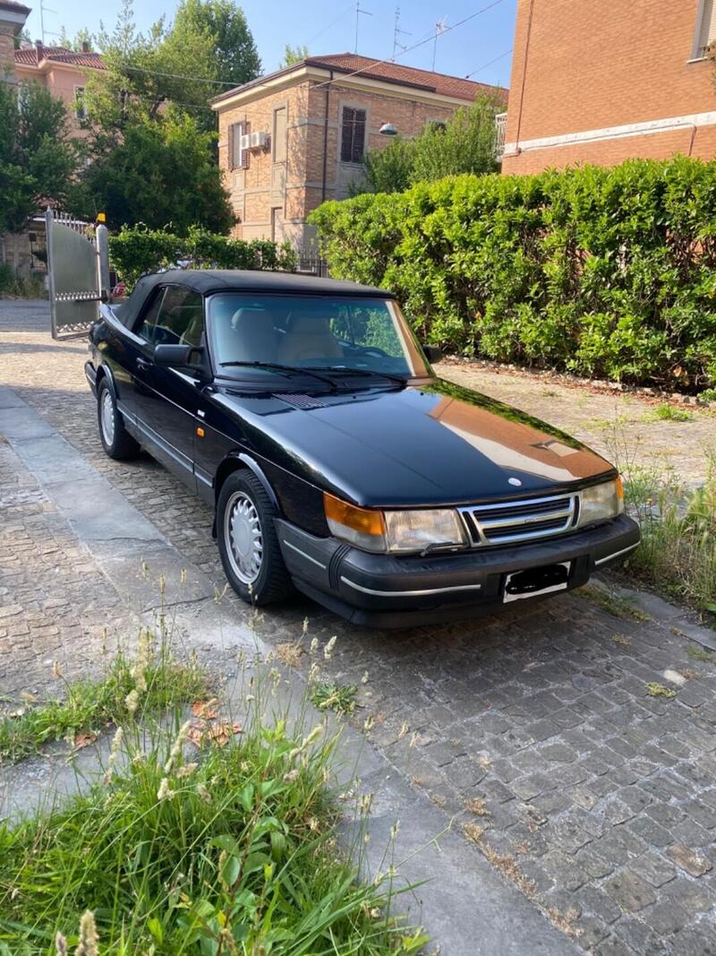 Saab 900 EP cabriolet d'epoca a Rimini