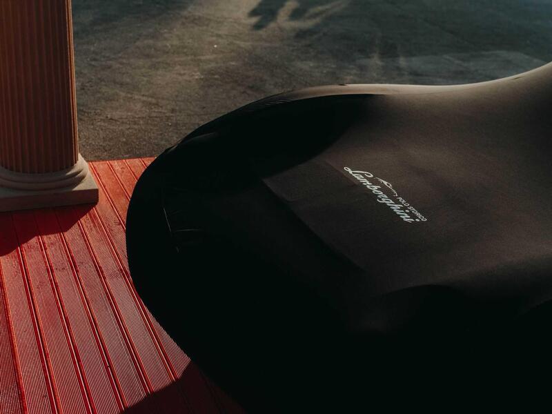 Tre anni per un colore che nessuno avrebbe osato: la Lamborghini Miura SV rinasce e lascia senza fiato
