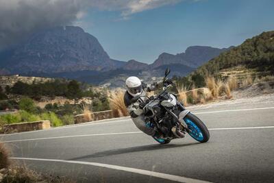 Yamaha MT-07 Y-AMT: s&igrave;, i laghi li conosci gi&agrave;. Ma senza frizione... Cambiano!