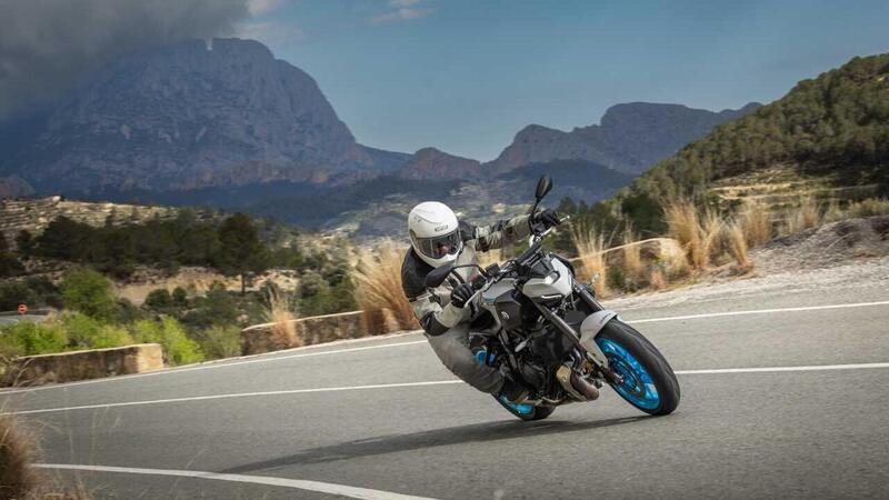 Yamaha MT-07 Y-AMT: s&igrave;, i laghi li conosci gi&agrave;. Ma senza frizione... Cambiano!