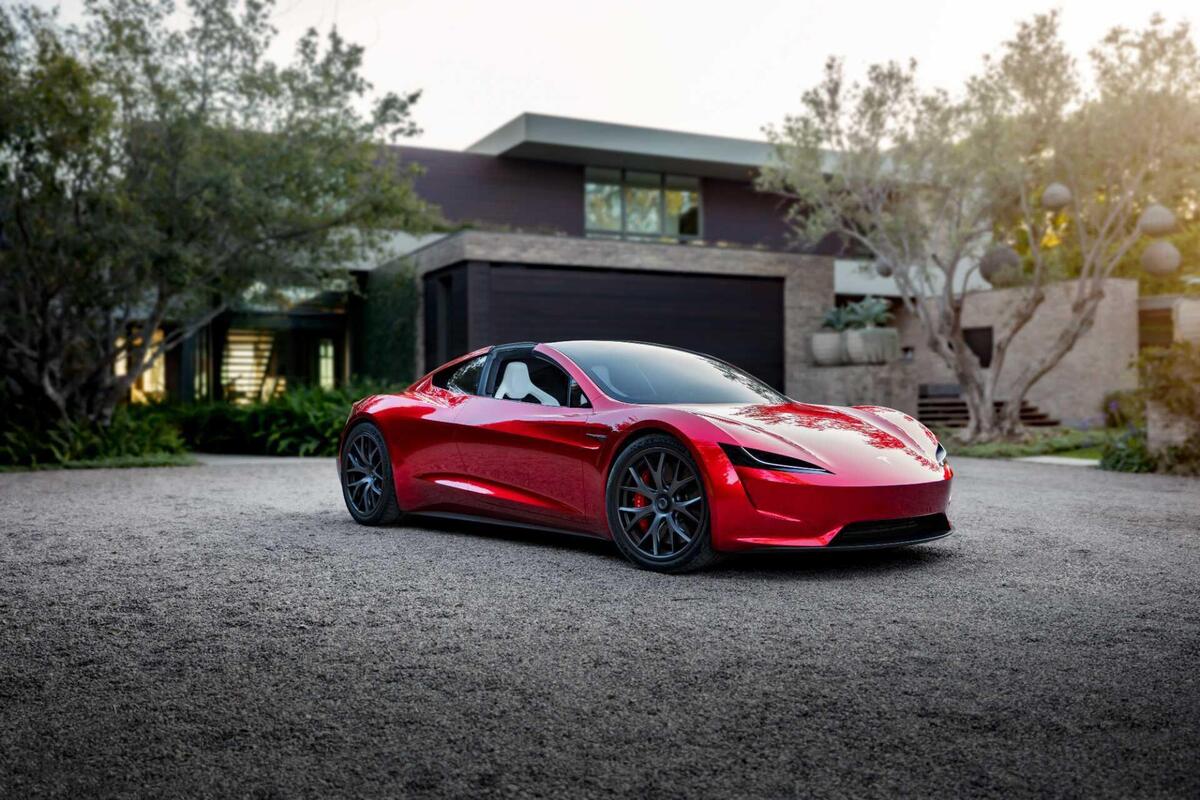 Tesla Roadster, Musk: «Sarà l'ultima auto che potrai davvero guidare». Peccato che non esista ancora