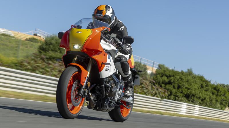 Yamaha XSR900 GP: la videoscheda tecnica per sapere tutto di lei [VIDEO]