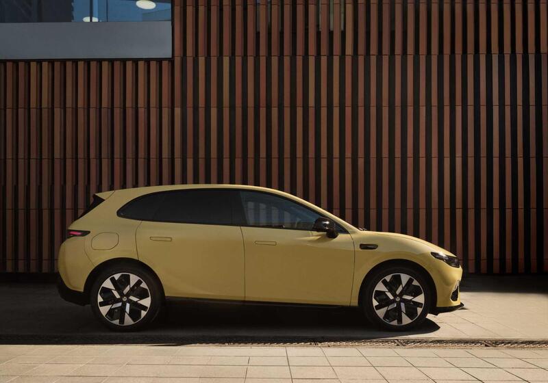 Leapmotor B05 di profilo