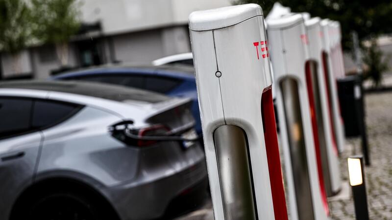 Con la guerra in Iran aumentano le vendite di EV: cos&igrave; l'Austria &egrave; diventato il &ldquo;laboratorio europeo&rdquo; delle auto elettriche