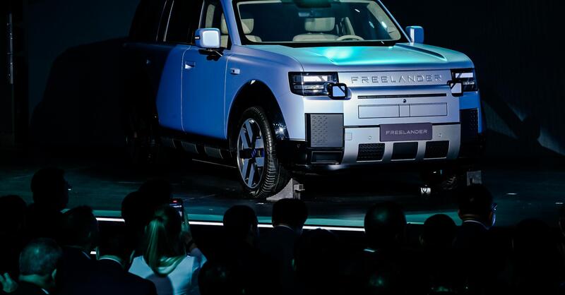 Freelander 8 ritorna, ma non &egrave; pi&ugrave; una Land Rover: nasce il maxi SUV elettrificato firmato Chery-JLR