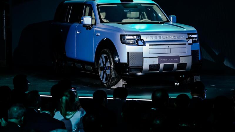 Freelander 8 ritorna, ma non &egrave; pi&ugrave; una Land Rover: nasce il maxi SUV elettrificato firmato Chery-JLR