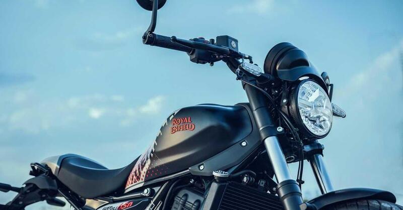 Royal Enfield Guerrilla 450 APEX 2026: la roadster indiana si fa pi&ugrave; cattiva