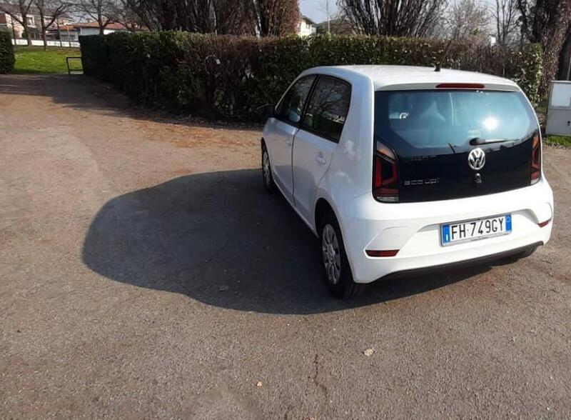 Volkswagen e-up! usata a Milano (2)