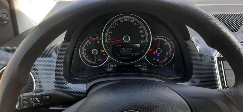 Volkswagen e-up! usata a Milano (4)