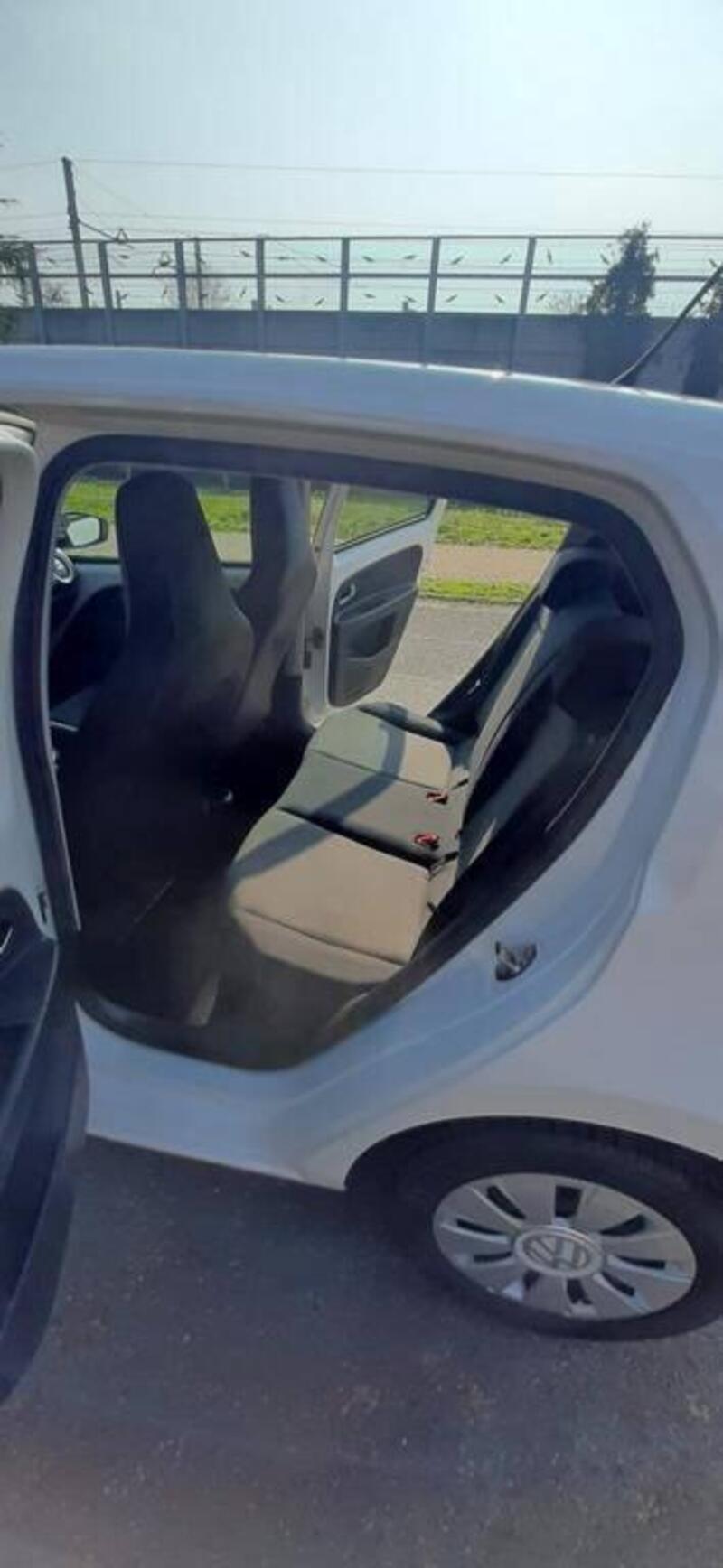 Volkswagen e-up! usata a Milano (6)