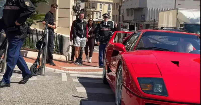 Fernando Alonso resta a piedi a Monaco: la sua Ferrari F40 si ferma nel traffico