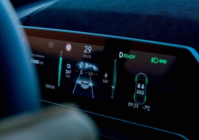 Zeekr 001 (2026-->>) (9)