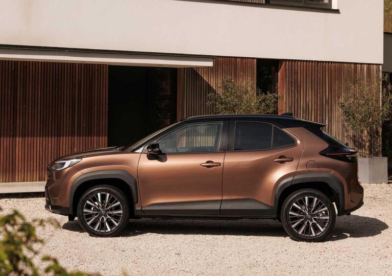 Toyota Yaris Cross (2021-->>) (7)