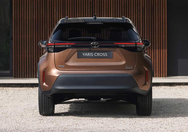 Toyota Yaris Cross (2021-->>) (4)