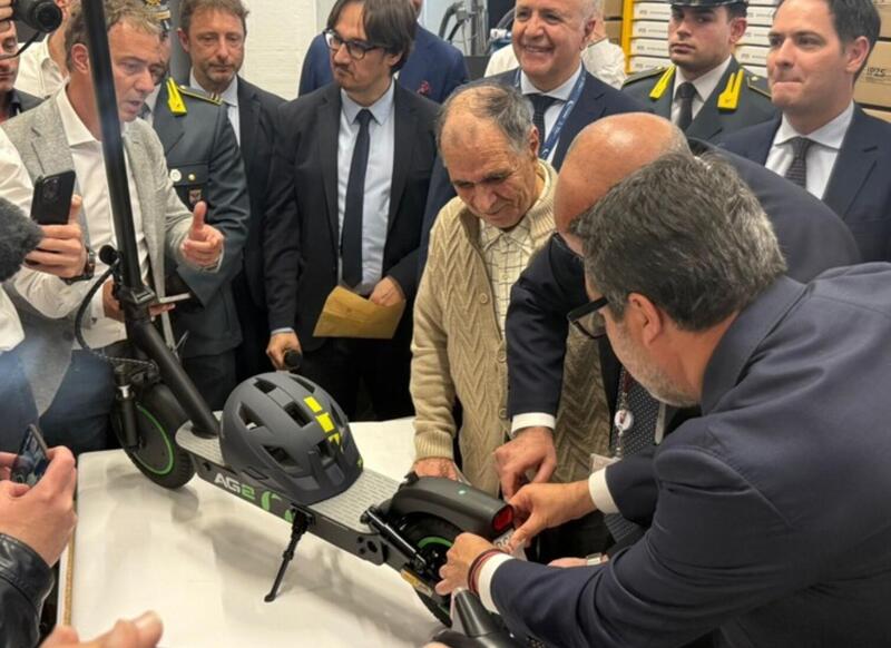 Il ministro Salvini: &ldquo;Casco, targa e assicurazione per i monopattini. Per il bene di tutti&rdquo;