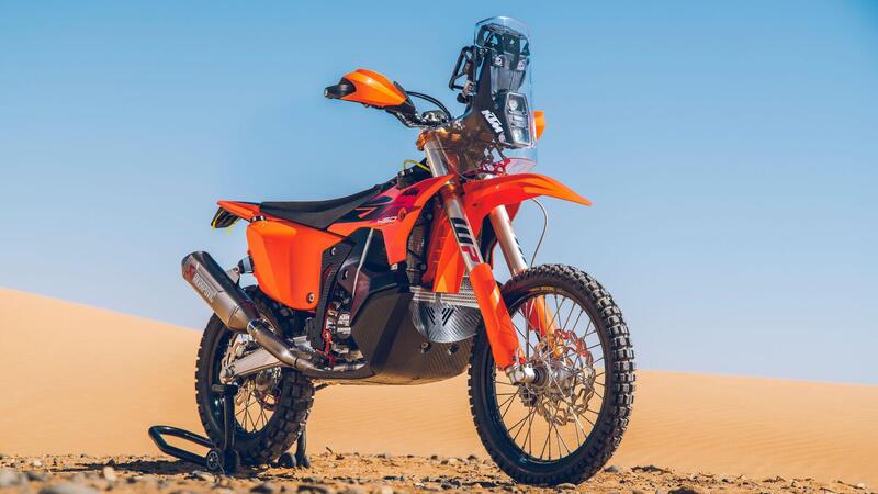 KTM 450 Rally Replica 2027: ecco quanto costa mettersi il deserto in garage [GALLERY]