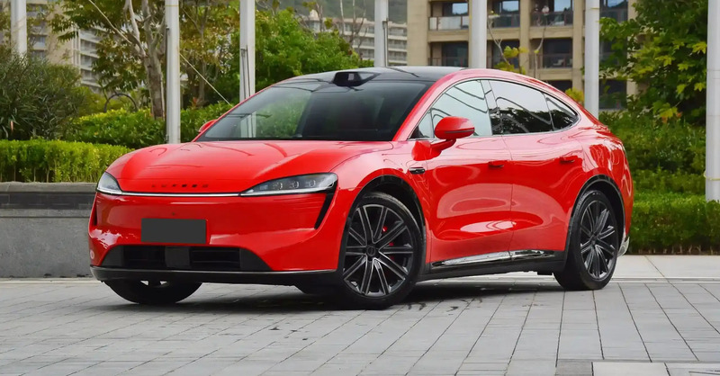 Huawei Luxeed R7: quando l&rsquo;auto diventa uno smartphone su quattro ruote