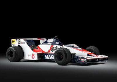 F1. “Ma il motore dove lo mettiamo?”. La Formula 1 del debutto di Ayrton Senna che nessuno ha voluto. Ma quanto costa ora questo gioiello snobbato dai collezionisti?