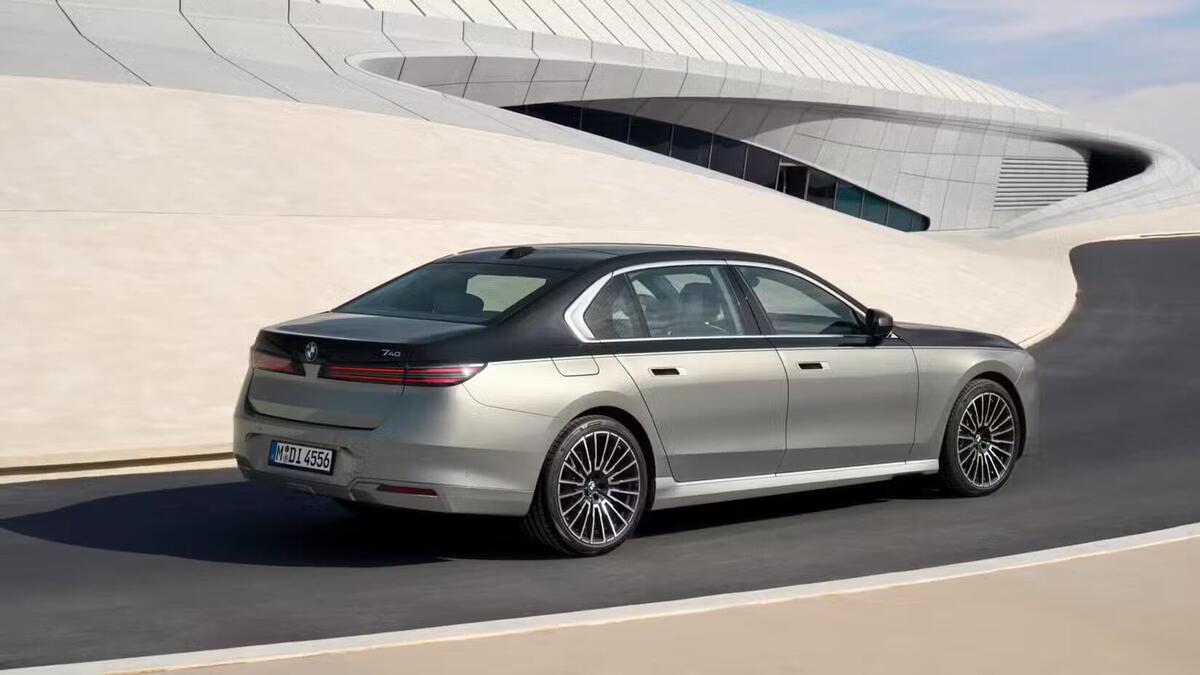 BMW Serie 7, la vernice da oltre 16.000 euro che non può entrare negli autolavaggi: nuova sfida per i proprietari?