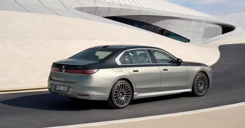 BMW Serie 7, la vernice da oltre 16.000 euro che non pu&ograve; entrare negli autolavaggi: nuova sfida per i proprietari?