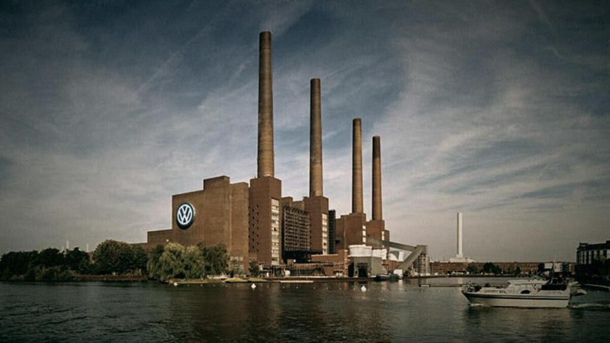 Volkswagen stringe le viti sui benefit aziendali: i dipendenti dovranno passare all'elettrico