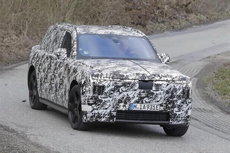 Rolls-Royce Cullinan elettrica: il cofano si apre come non avete mai visto su un'auto