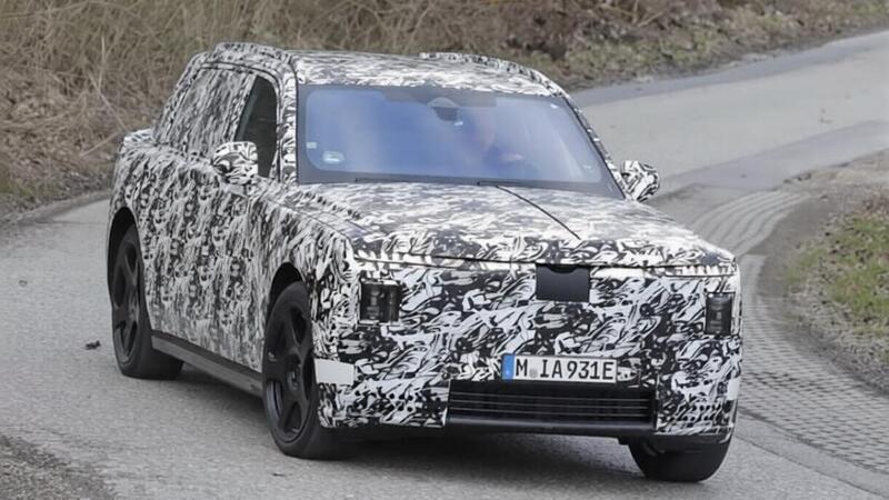 Rolls-Royce Cullinan elettrica: il cofano si apre come non avete mai visto su un'auto
