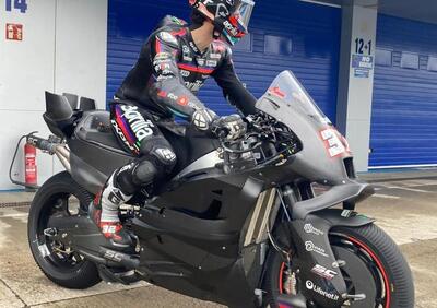 MotoGP 2026. Aprilia debutta in pista con la nuova 850 cc: Lorenzo Savadori a Jerez in sella al prototipo 2027 [VIDEO e GALLERY]