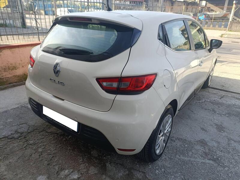 Renault Clio usata a Napoli (4)