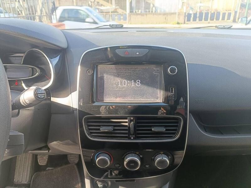 Renault Clio usata a Napoli (8)