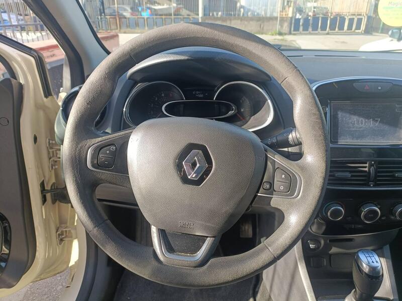 Renault Clio usata a Napoli (17)