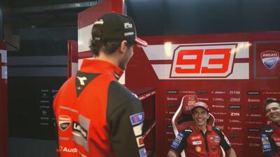 MotoGP 2026. GP di Spagna. Pecco Bagnaia scherza sul viaggio in Giappone di Marc Marquez: "Ti piace fare rumore". Un weekend di alti e bassi nel box Ducati [VIDEO]