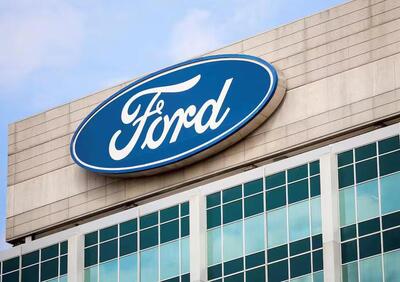 Ford incassa 1,3 miliardi di dollari: la beffa dei dazi Trump si trasforma in un tesoro per Detroit