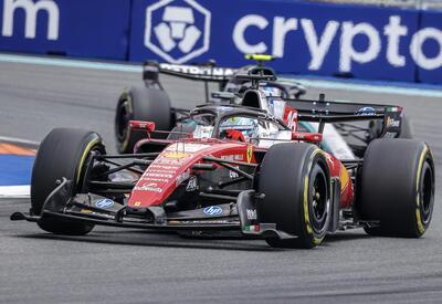 "L'unico italiano sfida la Ferrari": Leclerc furioso con Antonelli nella Sprint di Miami, poi arrivano le scuse