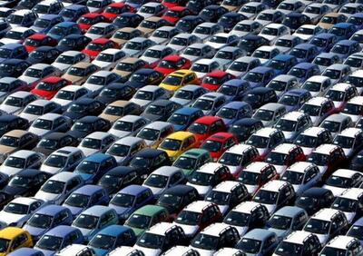 Mercato auto, aprile 2026 vola a +11,6% ma il futuro fa paura: stime tagliate, dazi Trump e fisco aziendale fermo al palo