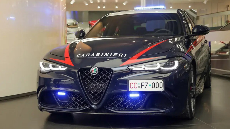 Alfa Romeo e Carabinieri, 75 anni insieme: il libro che racconta l'Italia a bordo della Gazzella