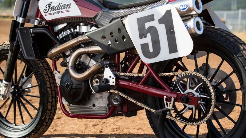 Roland Sands svela la Indian FTR750 e cade sul pubblico