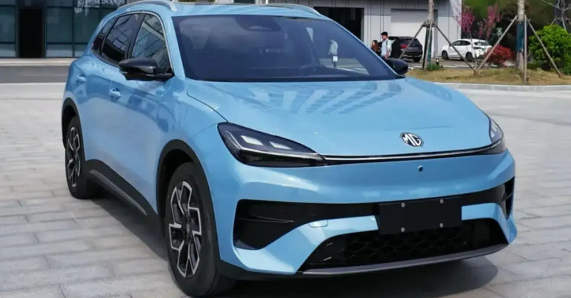 MG 4X, il SUV elettrico con batteria semi-solida arriva nei concessionari: sfida per la BYD Atto 3