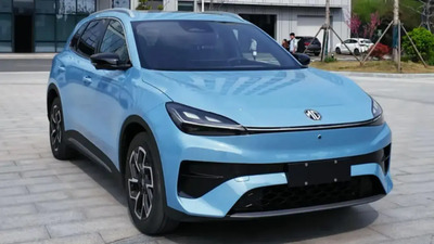 MG 4X, il SUV elettrico con batteria semi-solida arriva nei concessionari: sfida per la BYD Atto 3