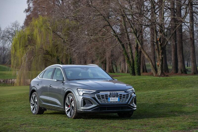 Audi Q8 e-tron, scatta il doppio richiamo: rischio freni per migliaia di SUV elettrici