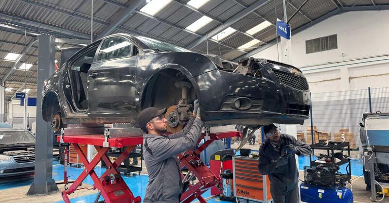 Stellantis sbarca a Casablanca con il primo centro di smontaggio veicoli in Africa: l'economia circolare parla arabo