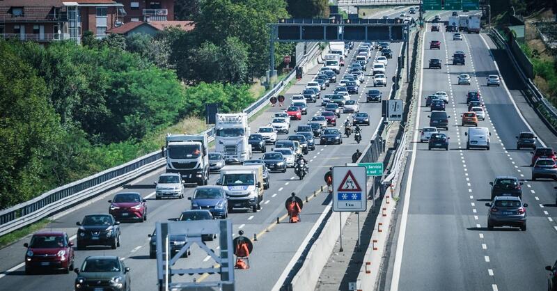 Italia regina dell&rsquo;auto privata: oltre 700 vetture ogni 1.000 abitanti, &egrave; record assoluto in Europa