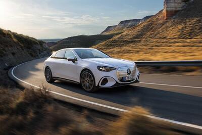 La berlina di Stoccarda si reinventa con un'anima 100% a zero emissioni, un design che pesca dalle icone del passato e una tecnologia che ridefinisce il concetto di lusso connesso
