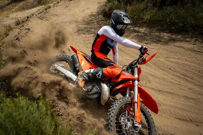 KTM rinnova la gamma XC e XC-F 2027: ecco le nuove Cross Country