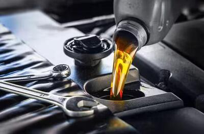Crisi Iran e stretti di Hormuz: allarme per la carenza globale di lubrificanti e olio motore