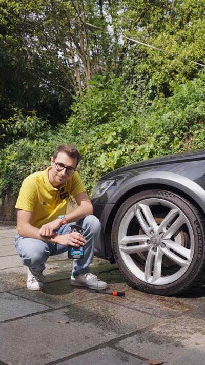 Lavare un&rsquo;auto non basta pi&ugrave;: ecco i segreti per mantenerla davvero nel tempo.