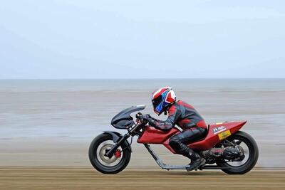 Alfie Barraclough, il dodicenne di Bradford che ha conquistato Pendine Sands