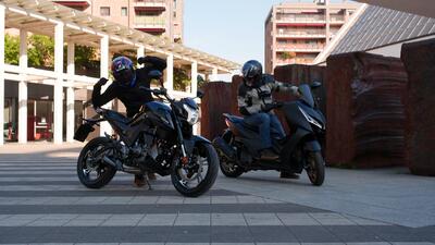 Moto 125 contro scooter 125: chi &egrave; davvero il re della citt&agrave; nel 2026? [VIDEO]