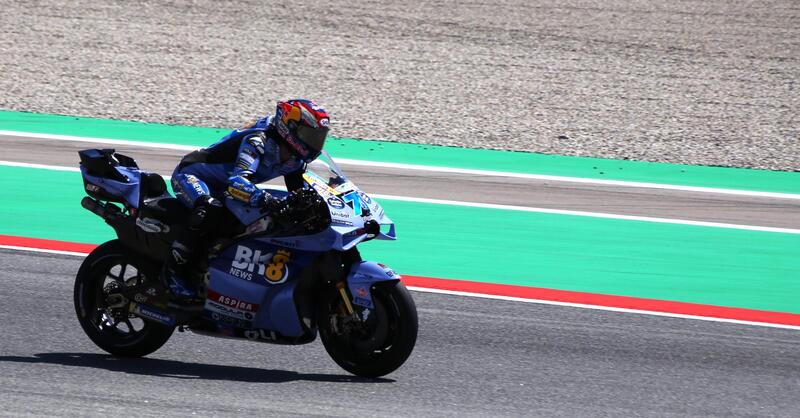 MotoGP 2026. GP di Catalunya. Sprint, vince il pi&ugrave; veloce: &Aacute;lex M&aacute;rquez, ma che Pedro Acosta! 3&deg; Fabio Di Giannantonio, a terra Jorge Mart&iacute;n, in difficolt&agrave; Marco Bezzecchi [CLASSIFICA]