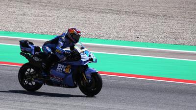MotoGP 2026. GP di Catalunya. Sprint, vince il pi&ugrave; veloce: &Aacute;lex M&aacute;rquez, ma che Pedro Acosta! 3&deg; Fabio Di Giannantonio, a terra Jorge Mart&iacute;n, in difficolt&agrave; Marco Bezzecchi [CLASSIFICA]